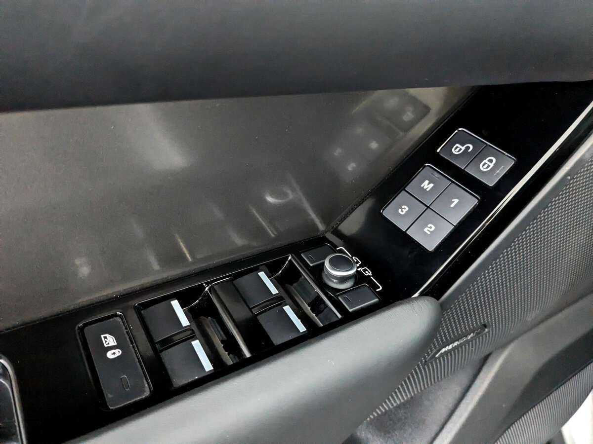 Land Rover Range Rover Velar с пробегом — 2019 год. Фото: #21