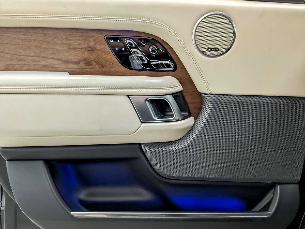 Land Rover Range Rover с пробегом — 2018 год. Фото: #13