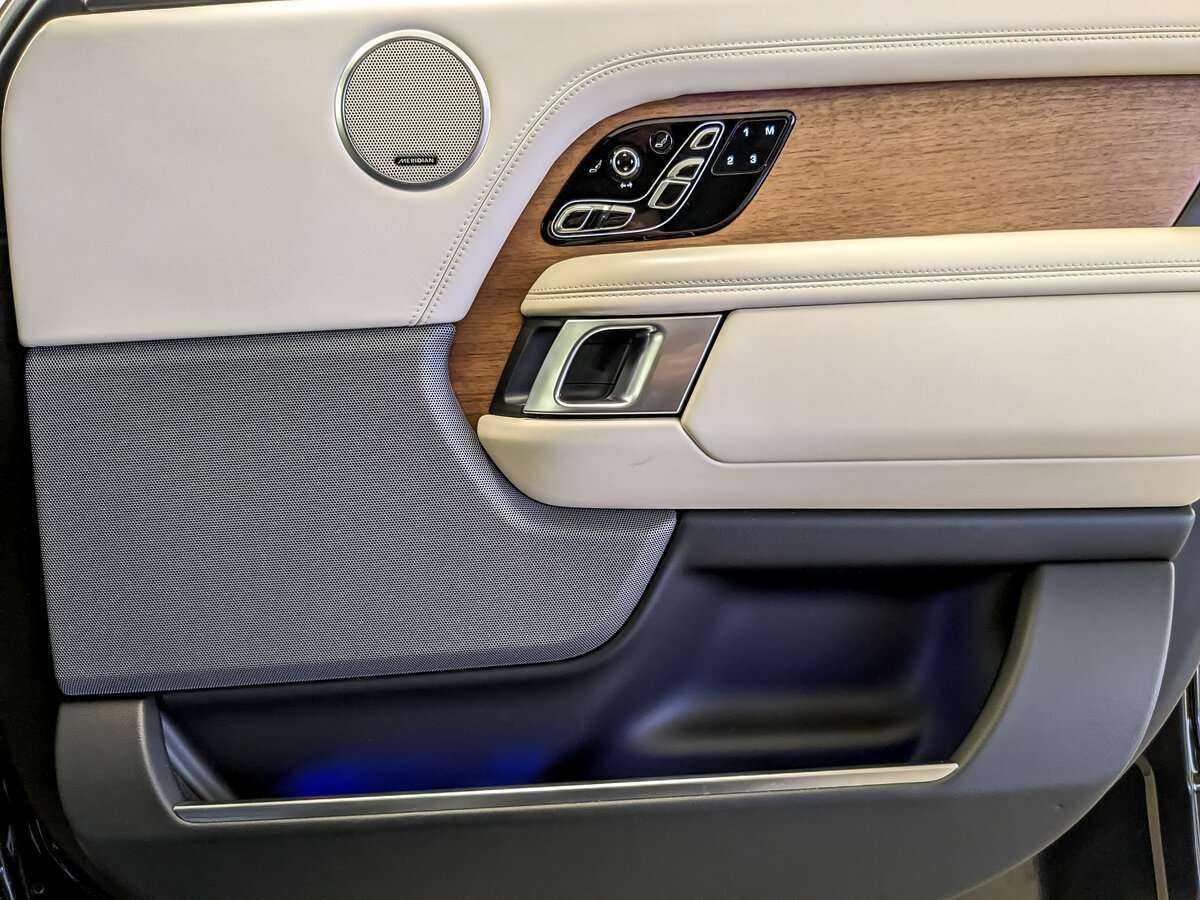 Land Rover Range Rover с пробегом — 2018 год. Фото: #19