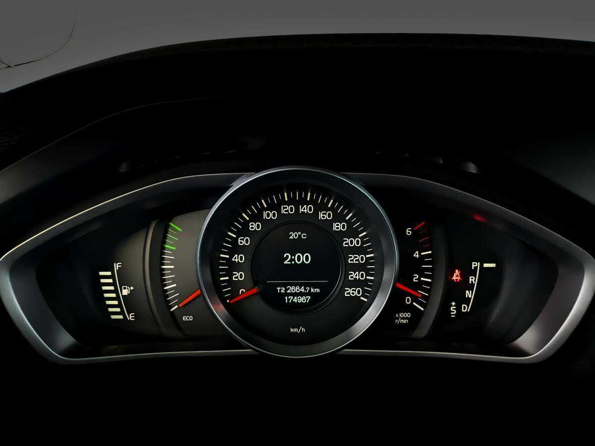 Volvo V40 Cross Country с пробегом — 2014 год. Фото: #10