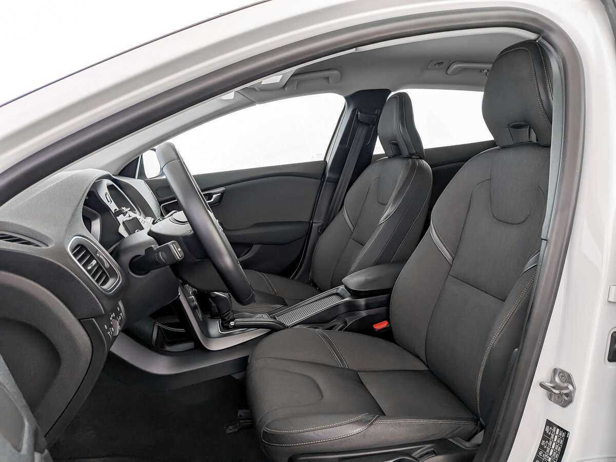 Volvo V40 Cross Country с пробегом — 2014 год. Фото: #15