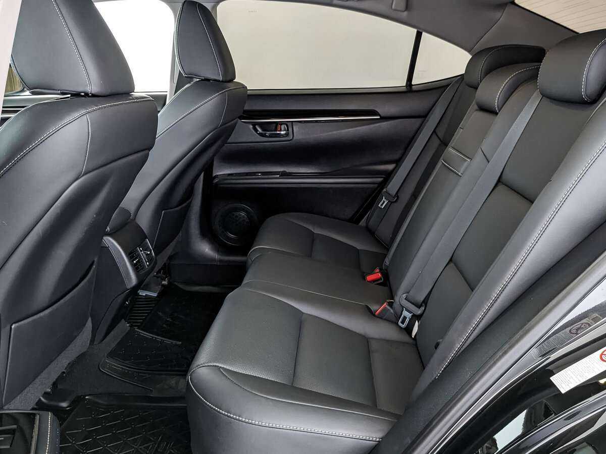 Lexus ES с пробегом — 2018 год. Фото: #13
