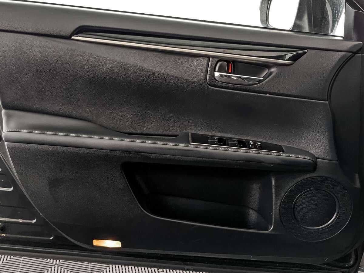 Lexus ES с пробегом — 2018 год. Фото: #14