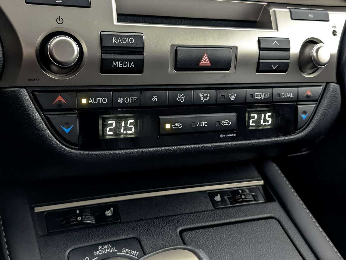 Lexus ES с пробегом — 2018 год. Фото: #16