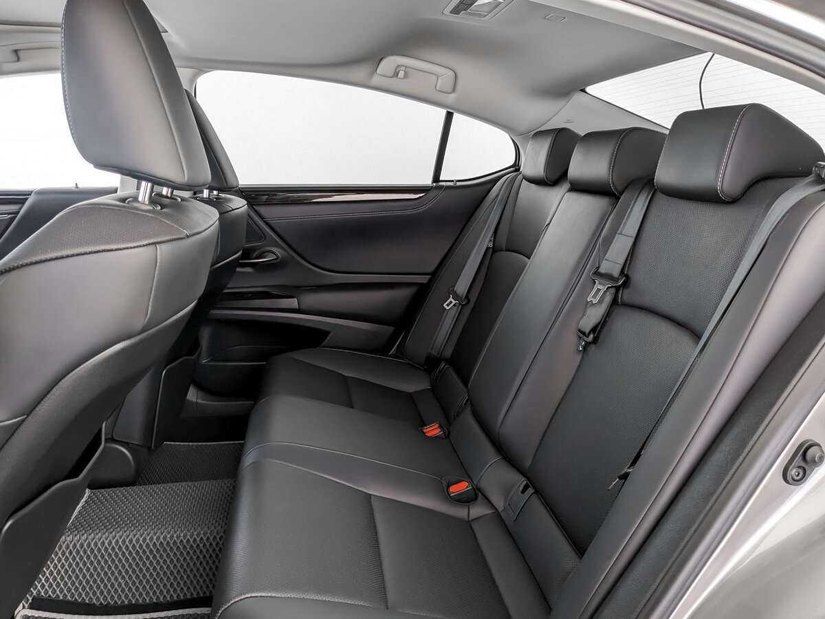 Lexus ES с пробегом — 2020 год. Фото: #9