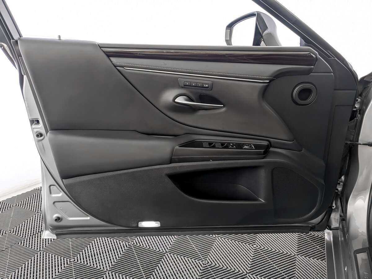 Lexus ES с пробегом — 2020 год. Фото: #14