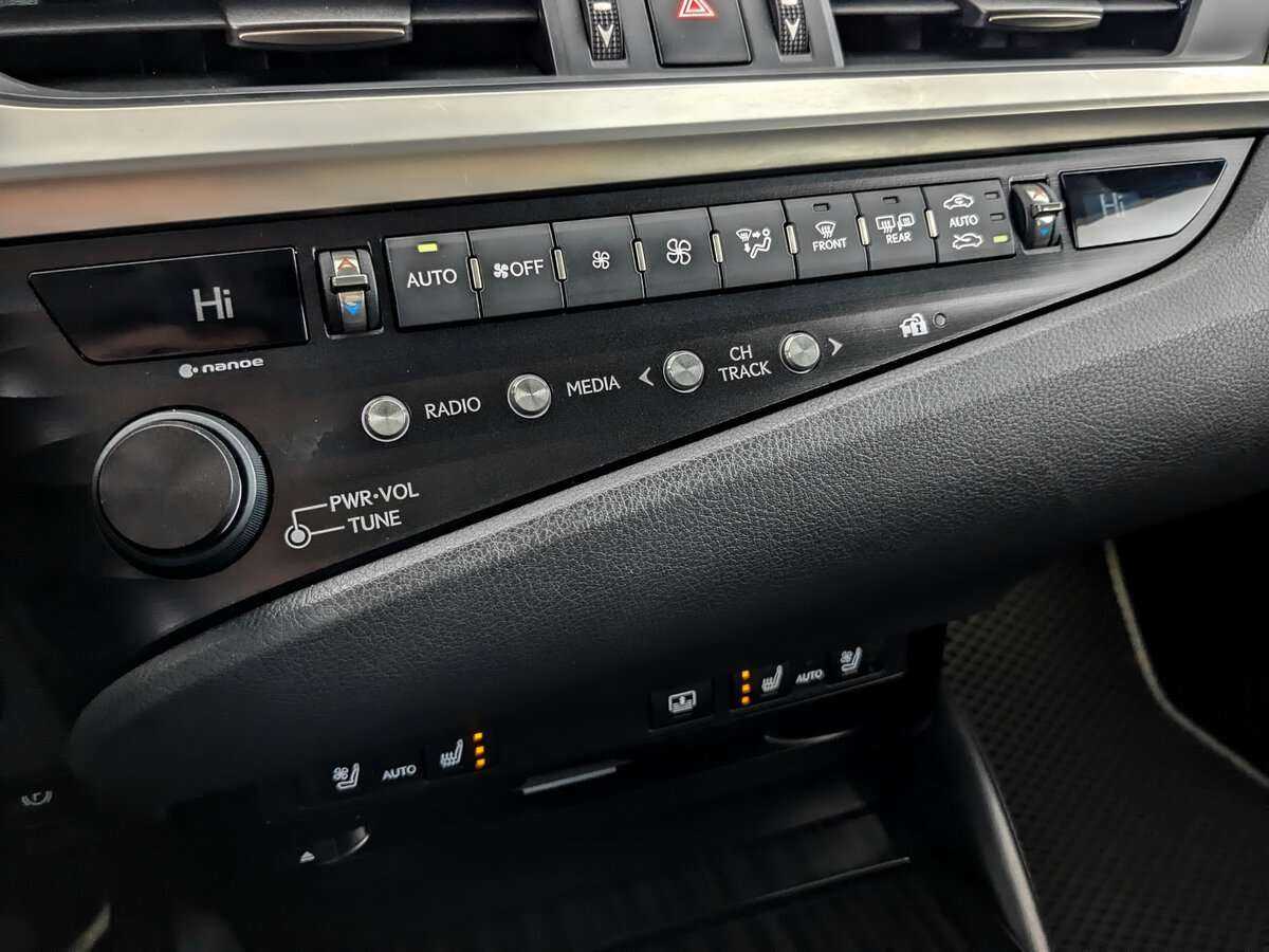 Lexus ES с пробегом — 2020 год. Фото: #21