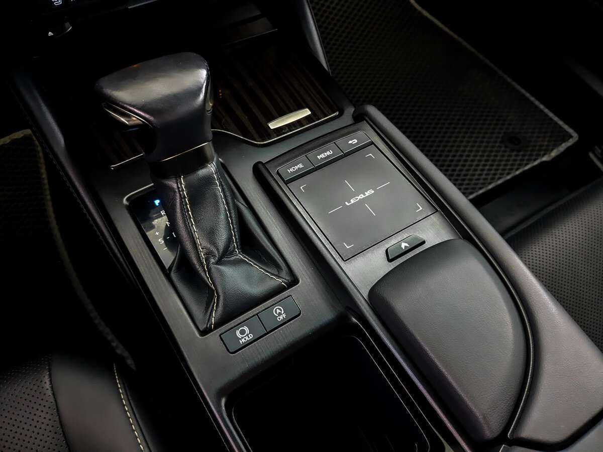 Lexus ES с пробегом — 2020 год. Фото: #22