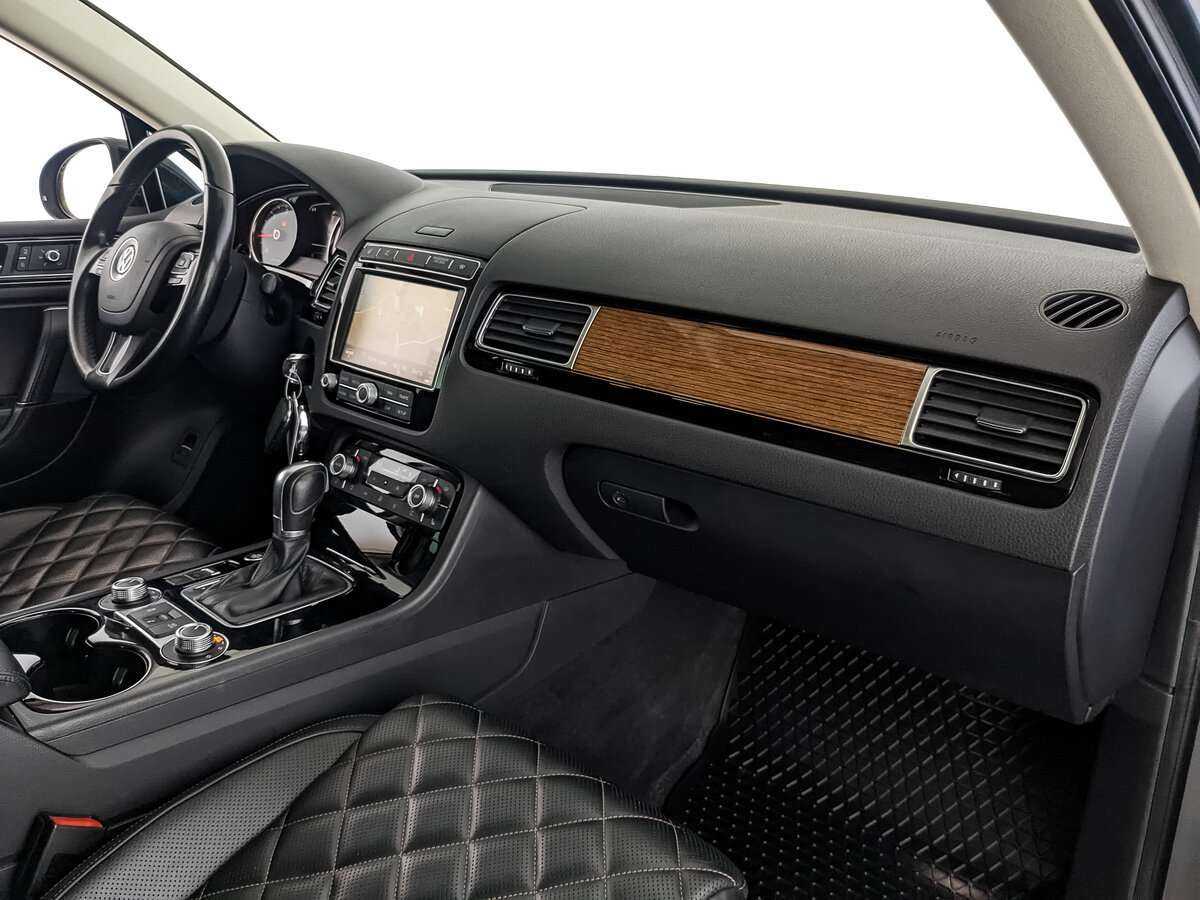 Volkswagen Touareg с пробегом — 2017 год. Фото: #8