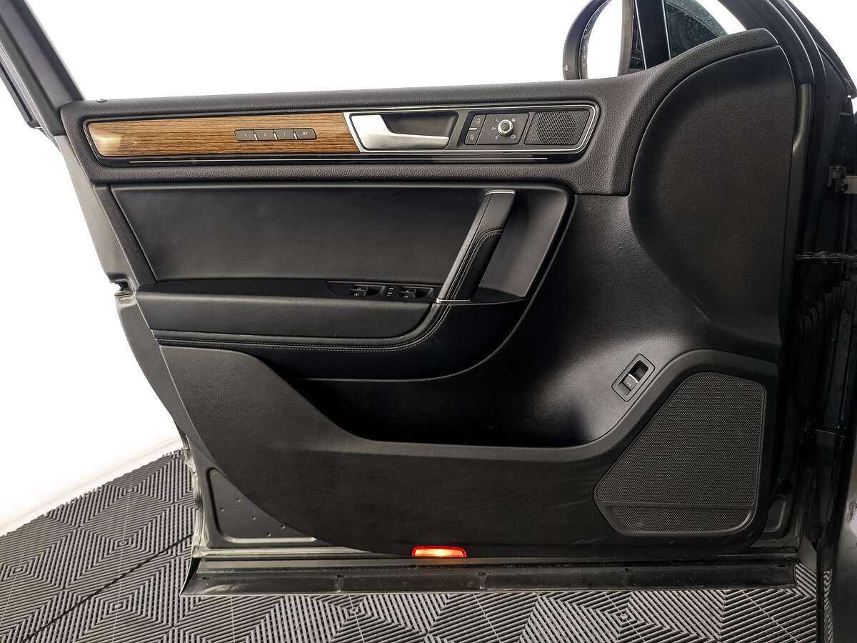 Volkswagen Touareg с пробегом — 2017 год. Фото: #13
