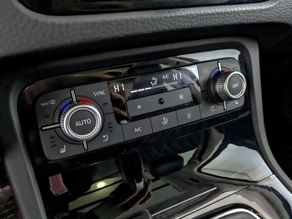 Volkswagen Touareg с пробегом — 2017 год. Фото: #15