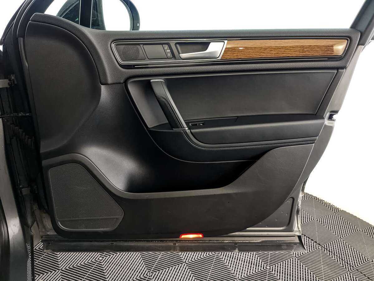 Volkswagen Touareg с пробегом — 2017 год. Фото: #19