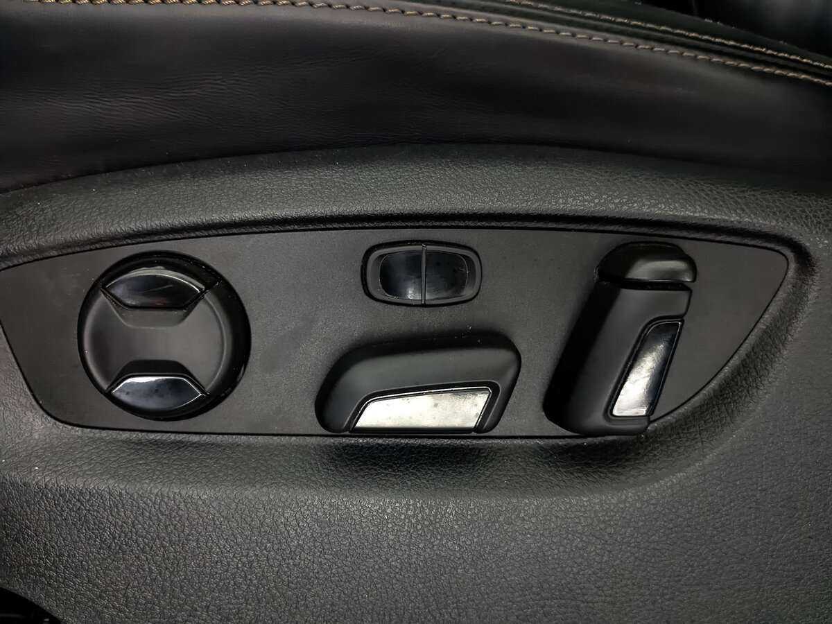 Volkswagen Touareg с пробегом — 2017 год. Фото: #21