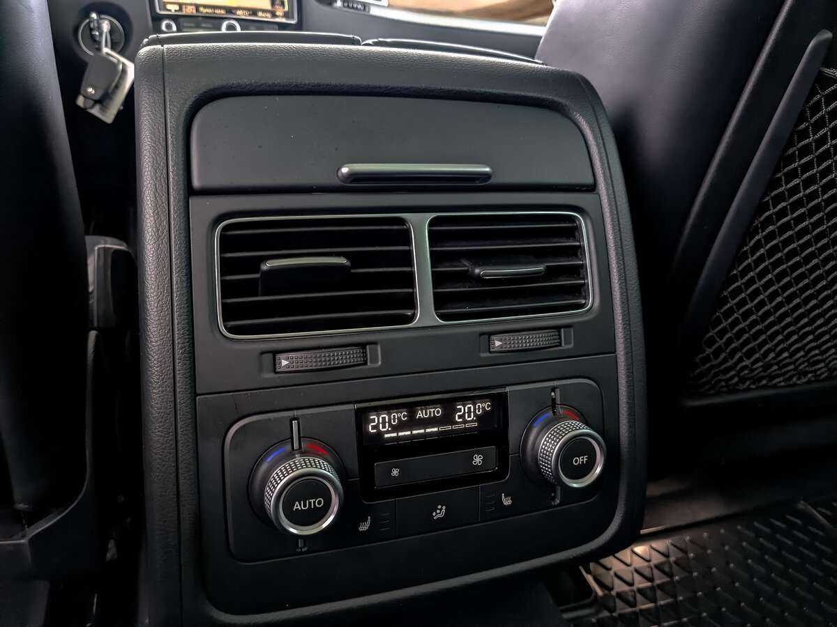 Volkswagen Touareg с пробегом — 2017 год. Фото: #23