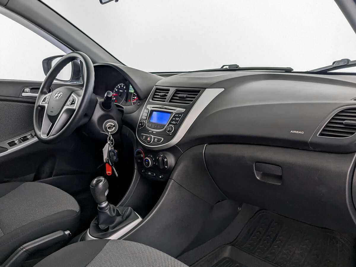 Hyundai Solaris с пробегом — 2011 год. Фото: #5