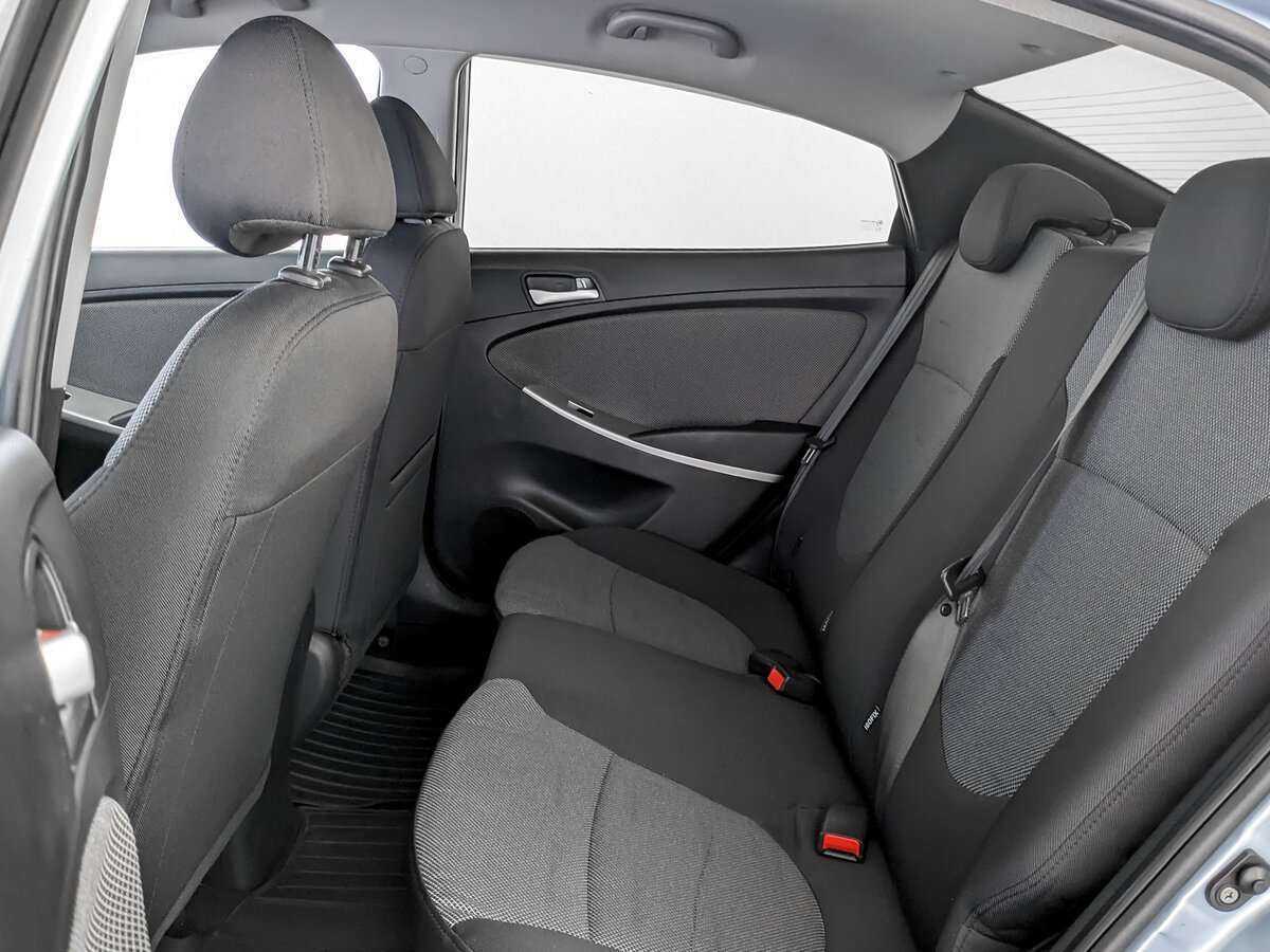 Hyundai Solaris с пробегом — 2011 год. Фото: #6