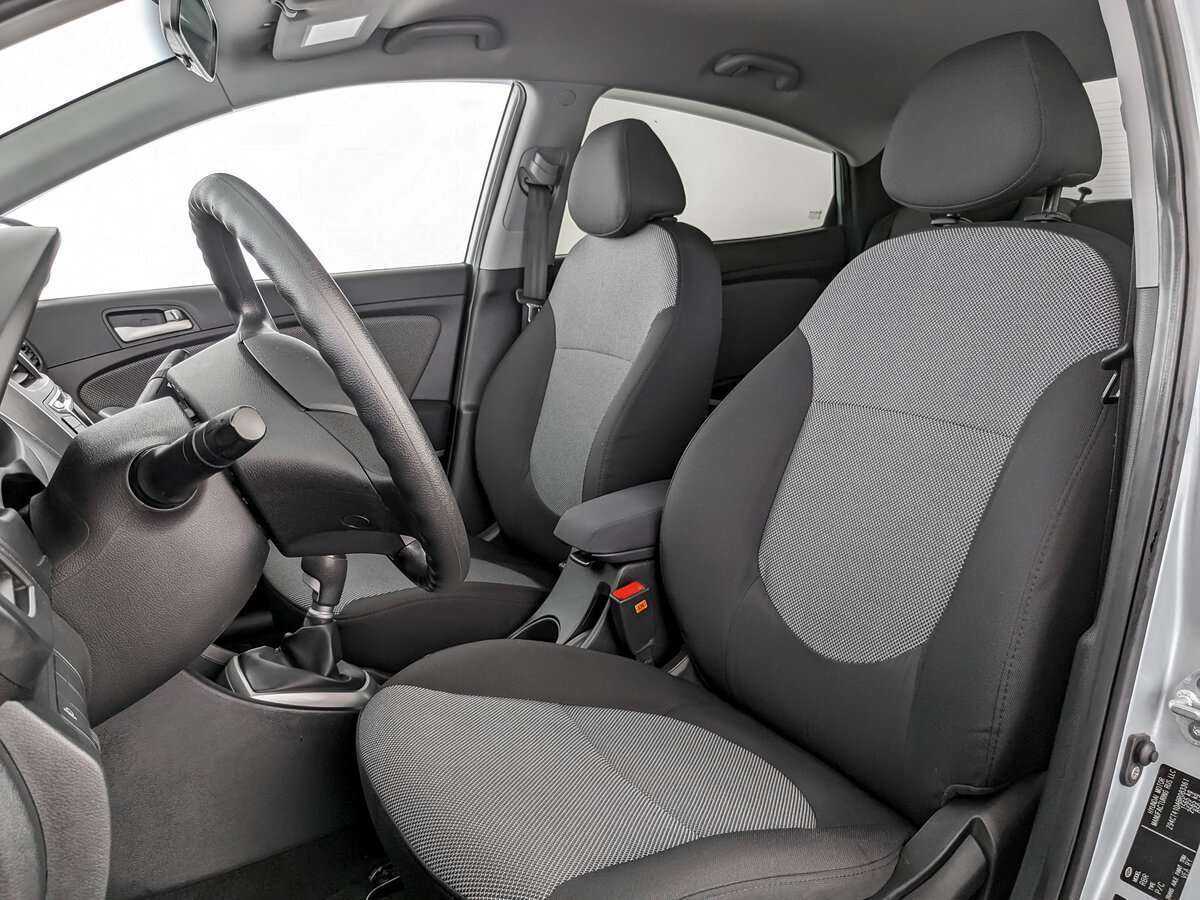 Hyundai Solaris с пробегом — 2011 год. Фото: #12