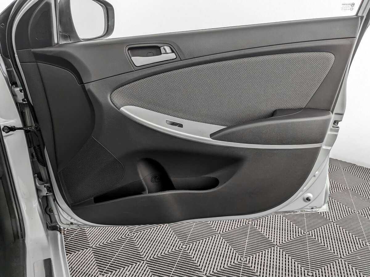 Hyundai Solaris с пробегом — 2011 год. Фото: #16