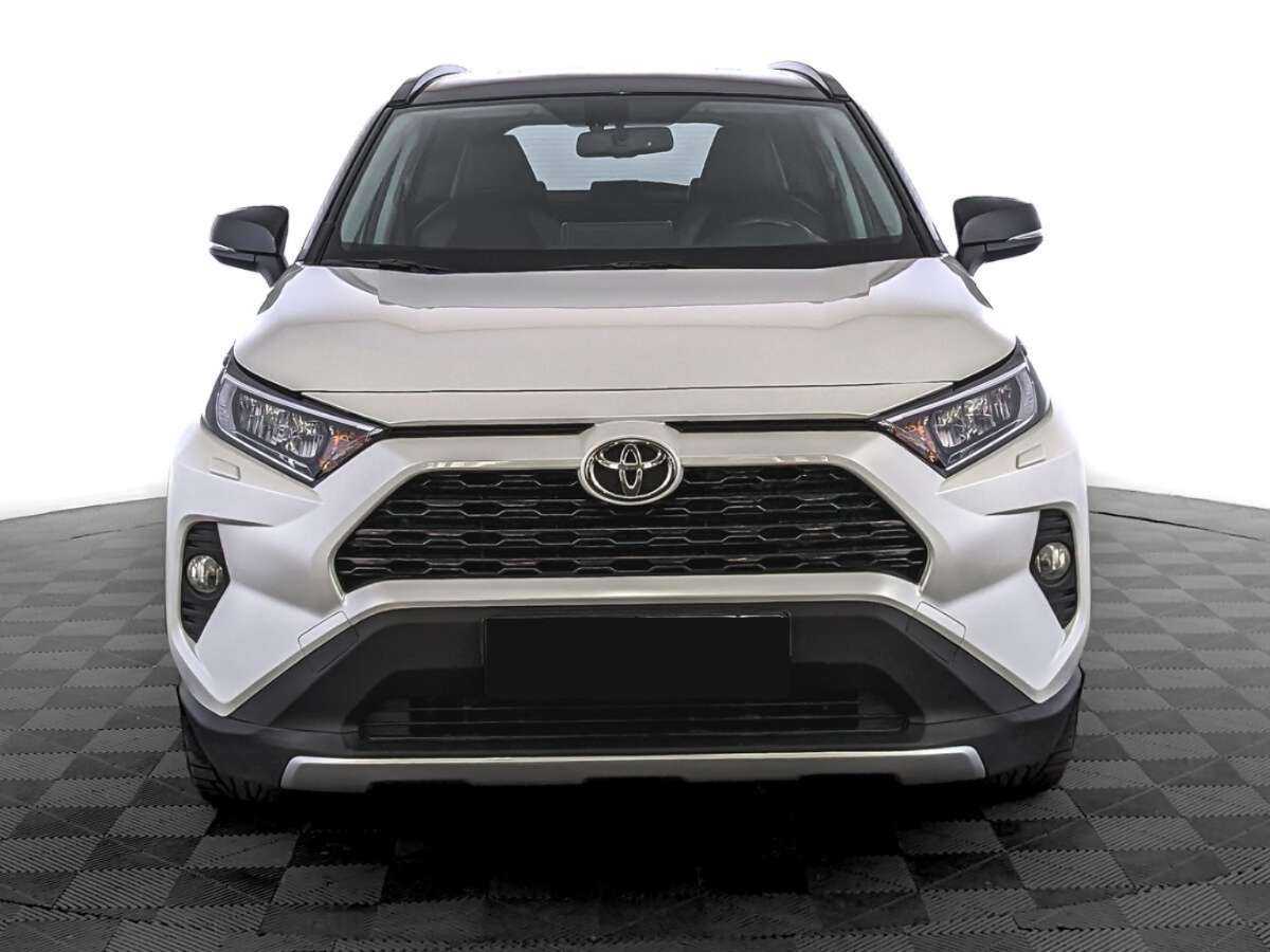 Toyota RAV4 с пробегом — 2021 год. Фото: #1
