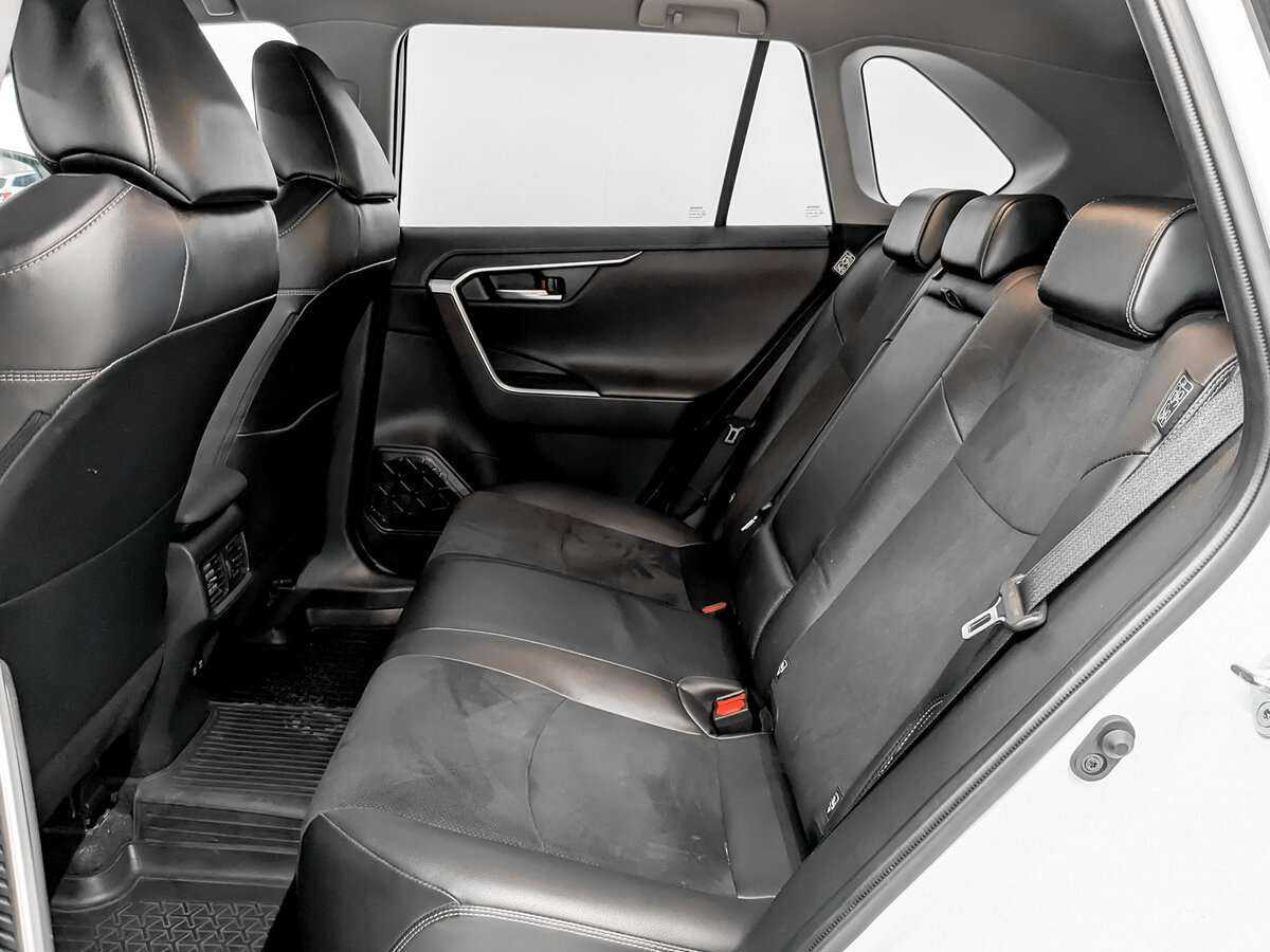 Toyota RAV4 с пробегом — 2021 год. Фото: #9