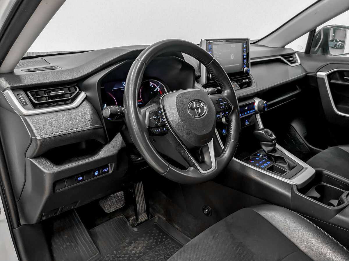 Toyota RAV4 с пробегом — 2021 год. Фото: #13