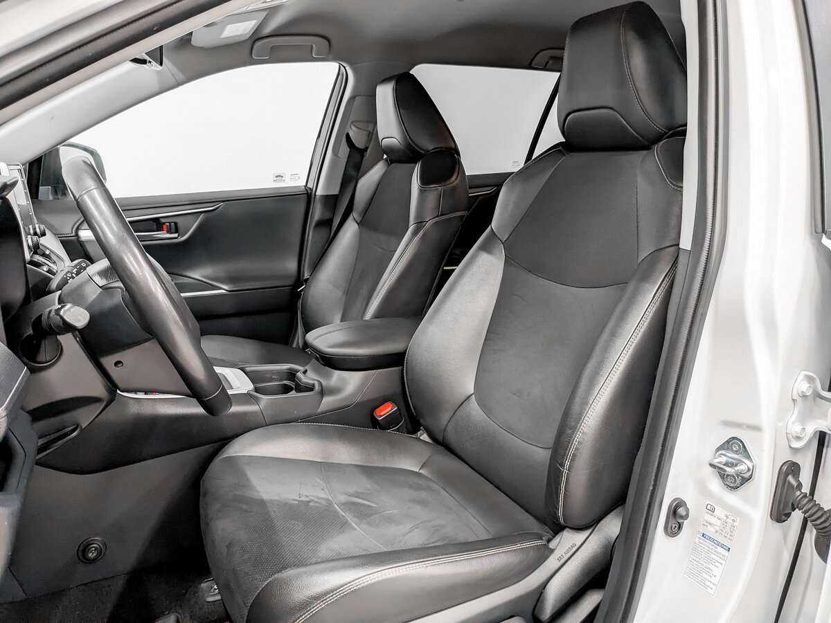 Toyota RAV4 с пробегом — 2021 год. Фото: #15