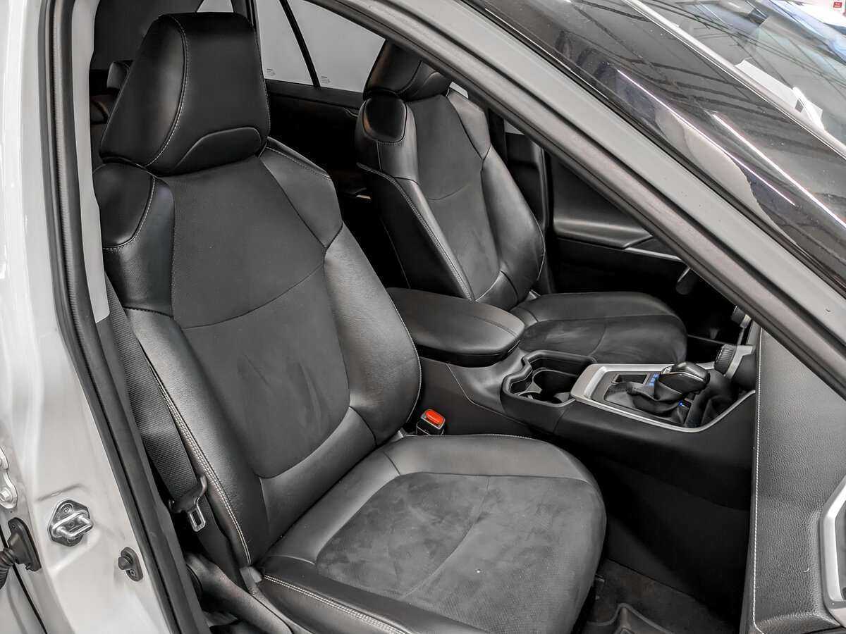 Toyota RAV4 с пробегом — 2021 год. Фото: #18