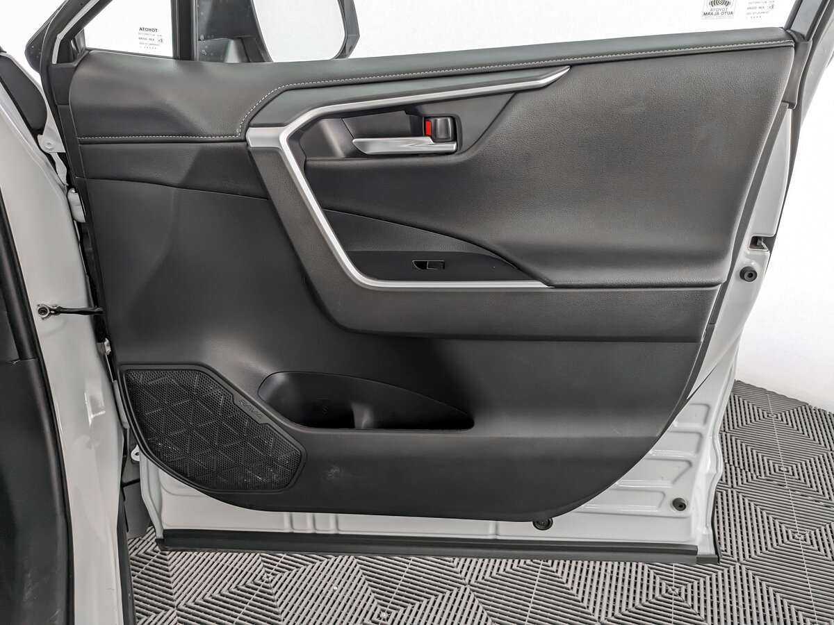 Toyota RAV4 с пробегом — 2021 год. Фото: #19