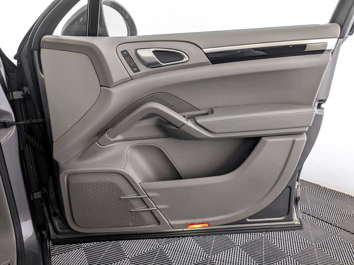 Porsche Cayenne с пробегом — 2012 год. Фото: #19