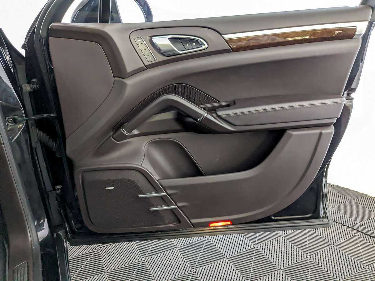 Porsche Cayenne с пробегом — 2013 год. Фото: #19