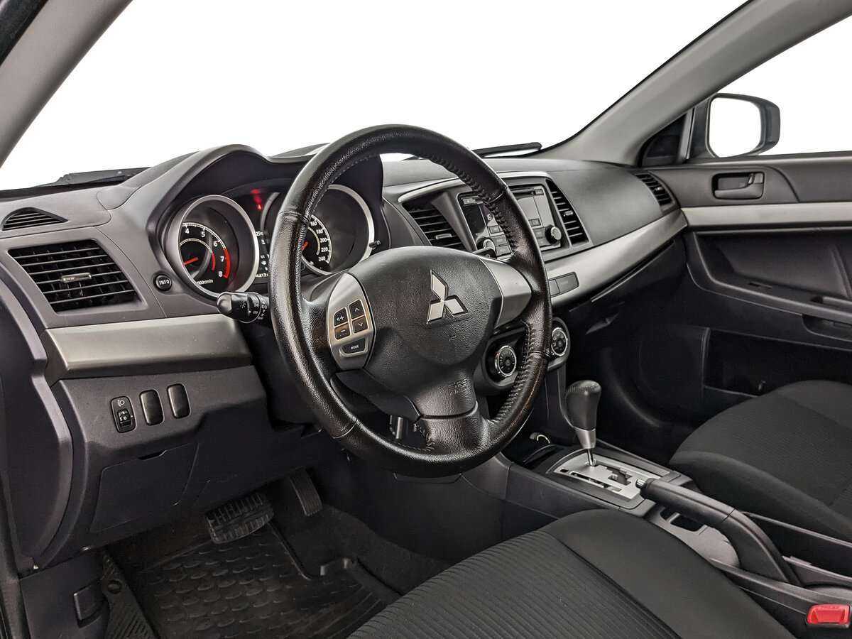 Mitsubishi Lancer с пробегом — 2015 год. Фото: #9