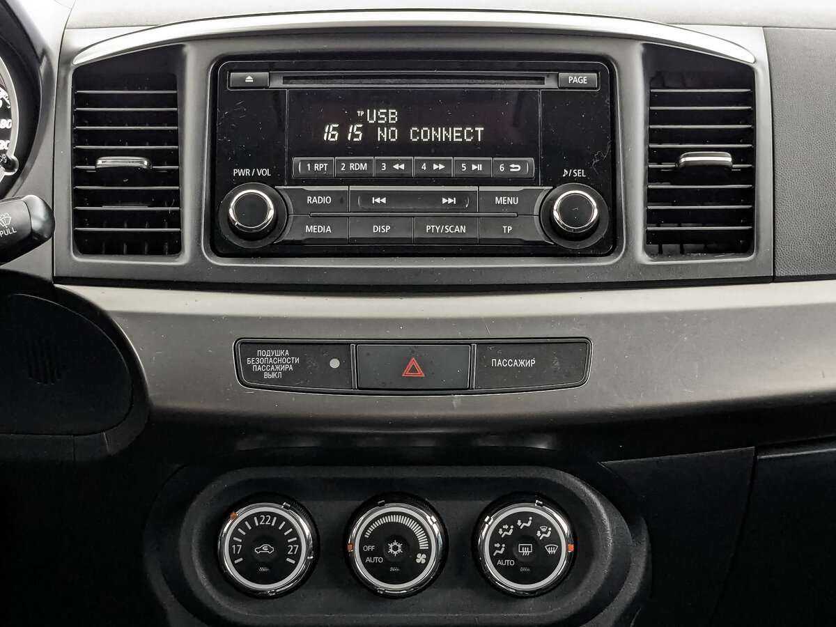 Mitsubishi Lancer с пробегом — 2015 год. Фото: #11