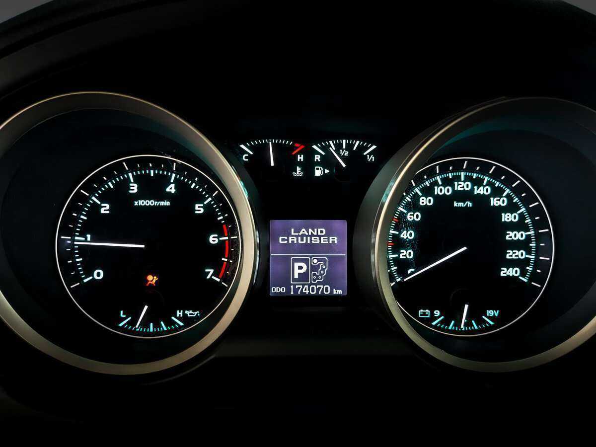 Toyota Land Cruiser с пробегом — 2008 год. Фото: #6