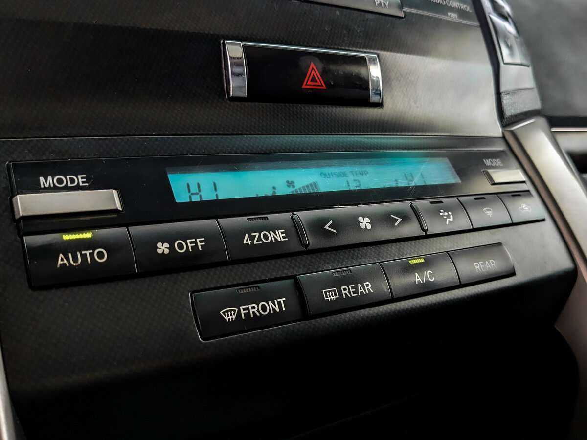 Toyota Land Cruiser с пробегом — 2008 год. Фото: #17