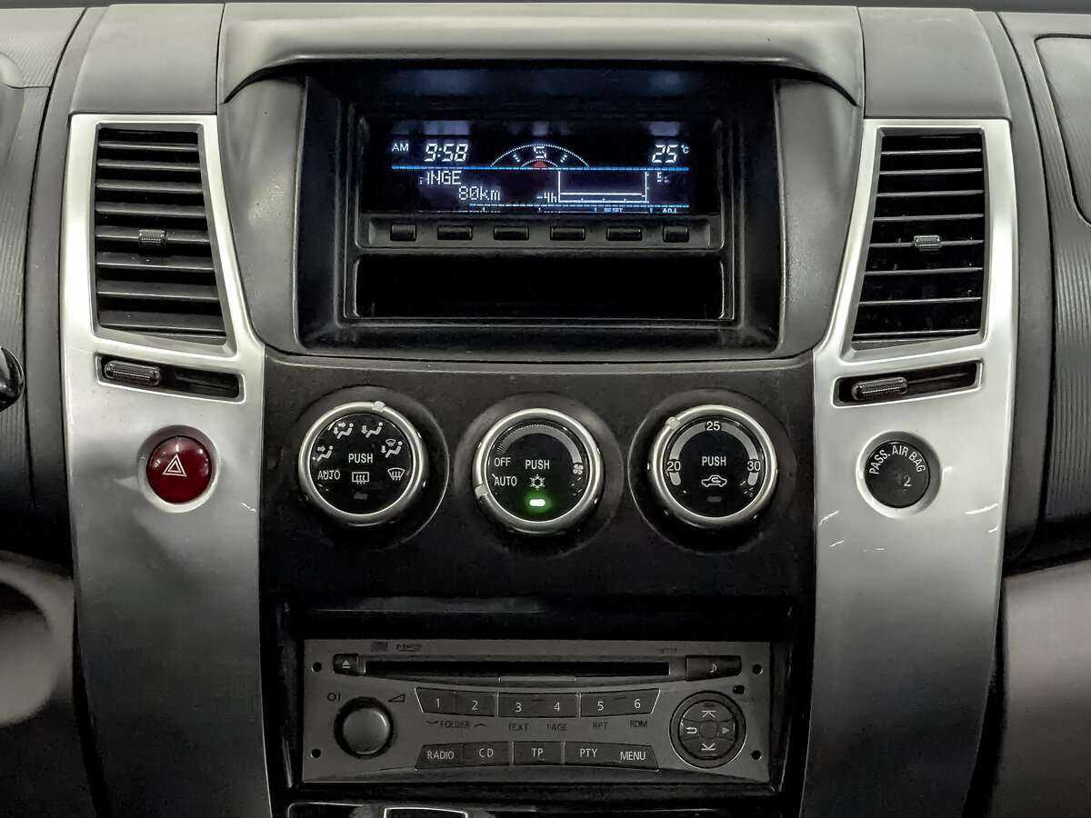 Mitsubishi Pajero Sport с пробегом — 2012 год. Фото: #12