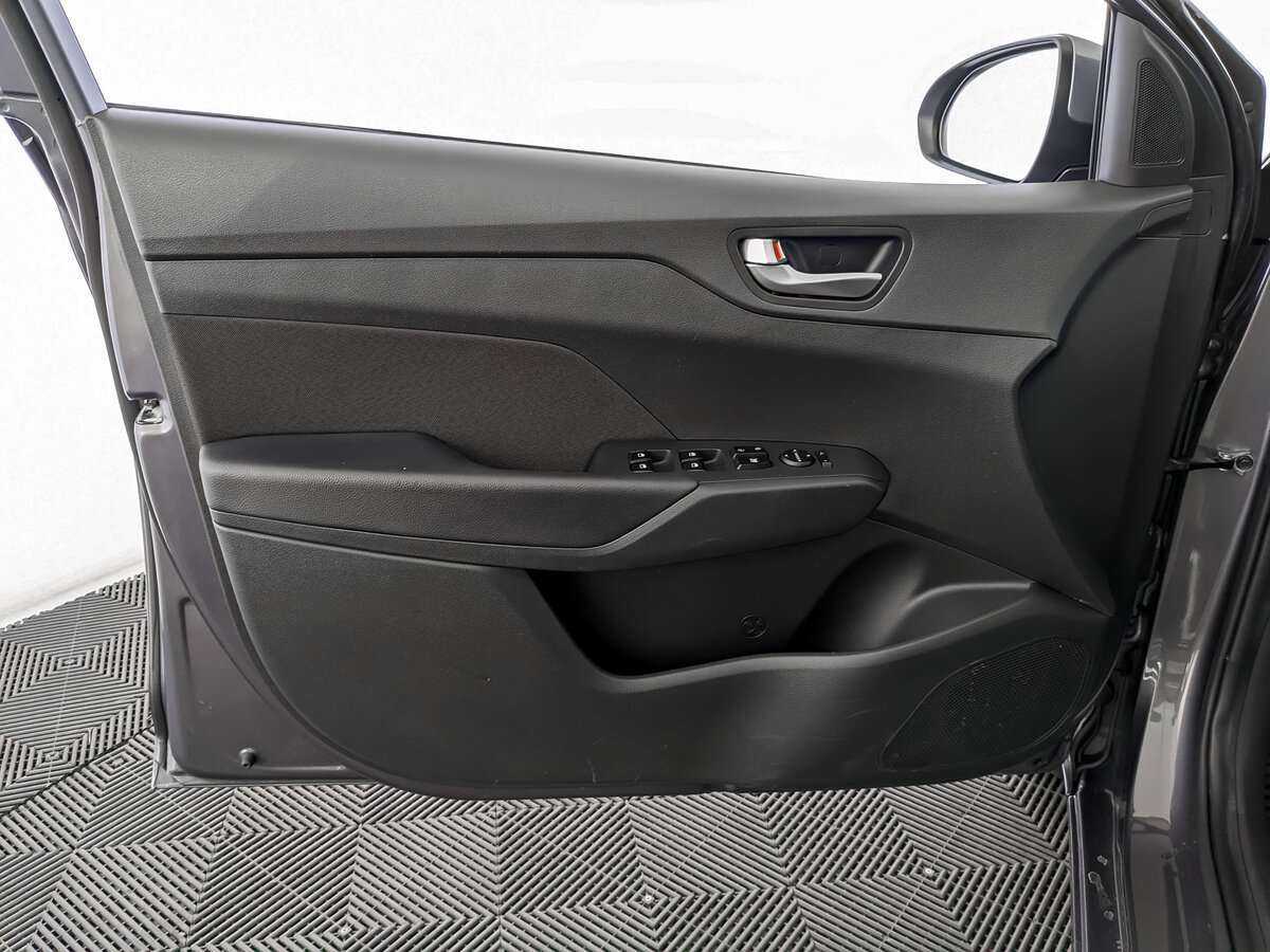 Hyundai Solaris с пробегом — 2022 год. Фото: #13