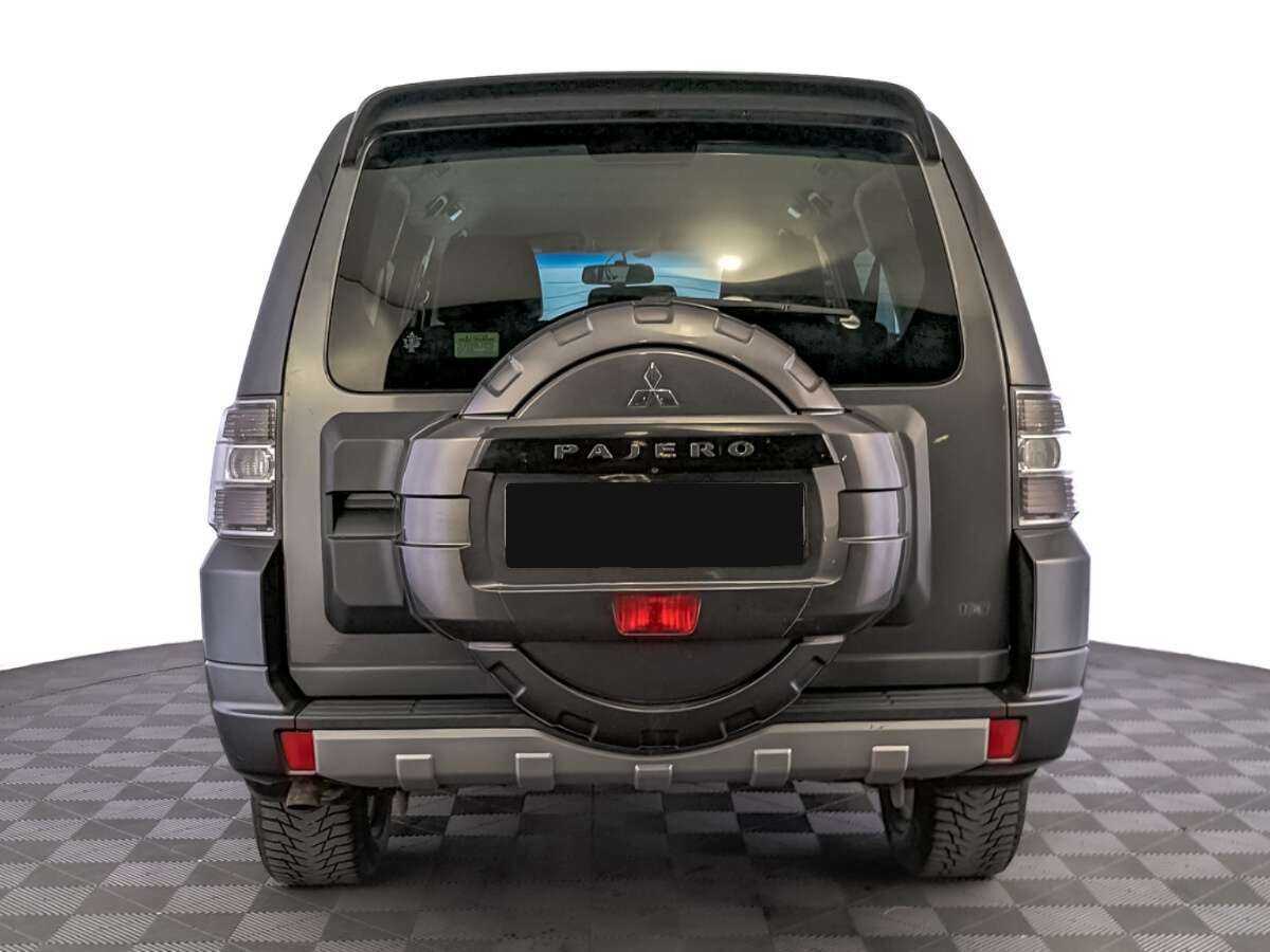 Mitsubishi Pajero с пробегом — 2013 год. Фото: #5