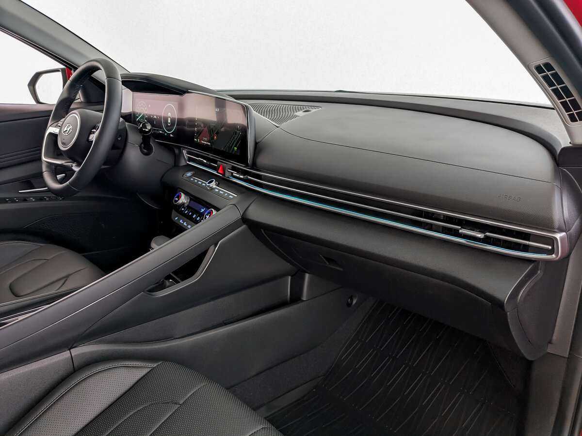 Hyundai Elantra с пробегом — 2022 год. Фото: #10