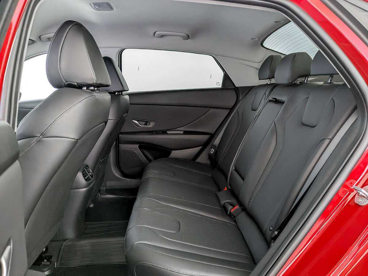 Hyundai Elantra с пробегом — 2022 год. Фото: #11