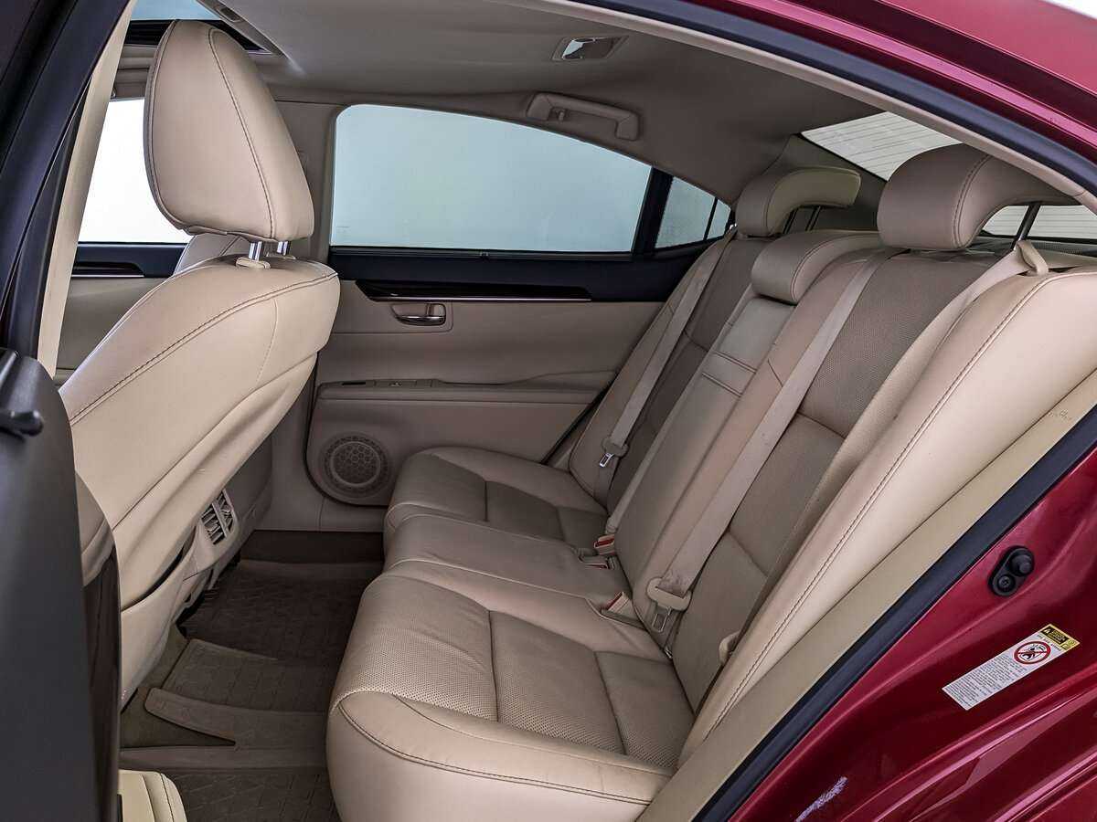 Lexus ES с пробегом — 2013 год. Фото: #12