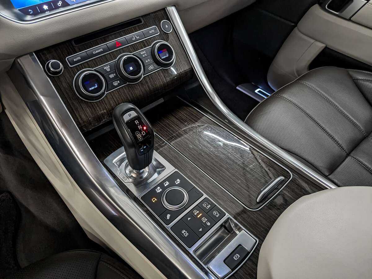 Land Rover Range Rover Sport с пробегом — 2017 год. Фото: #16
