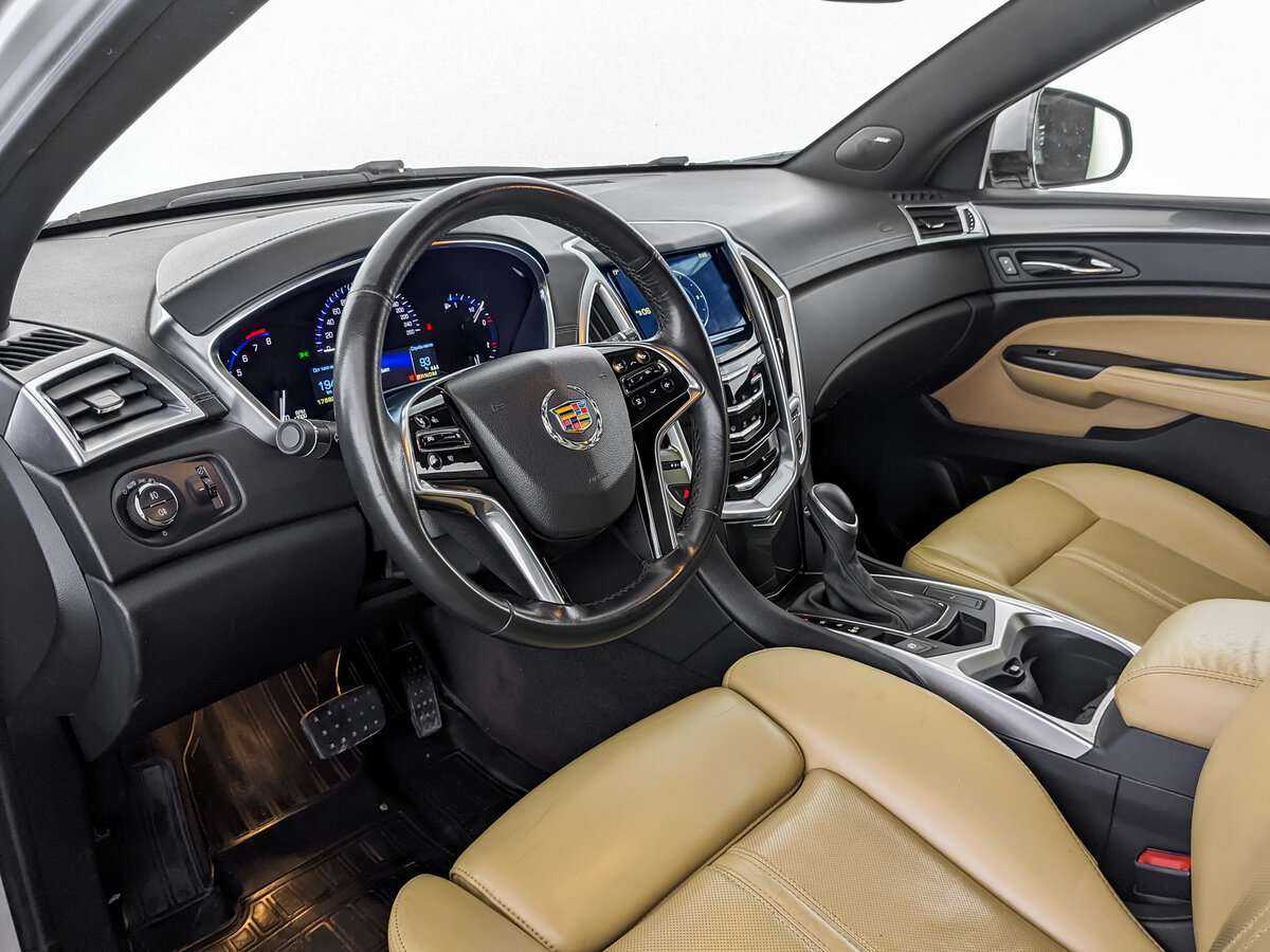 Cadillac SRX с пробегом — 2014 год. Фото: #13