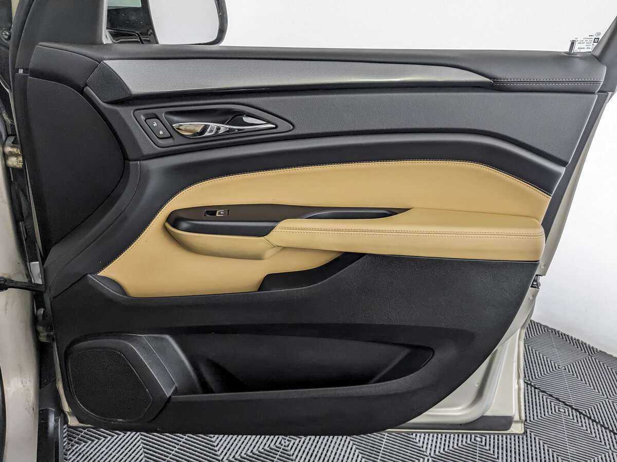 Cadillac SRX с пробегом — 2014 год. Фото: #21