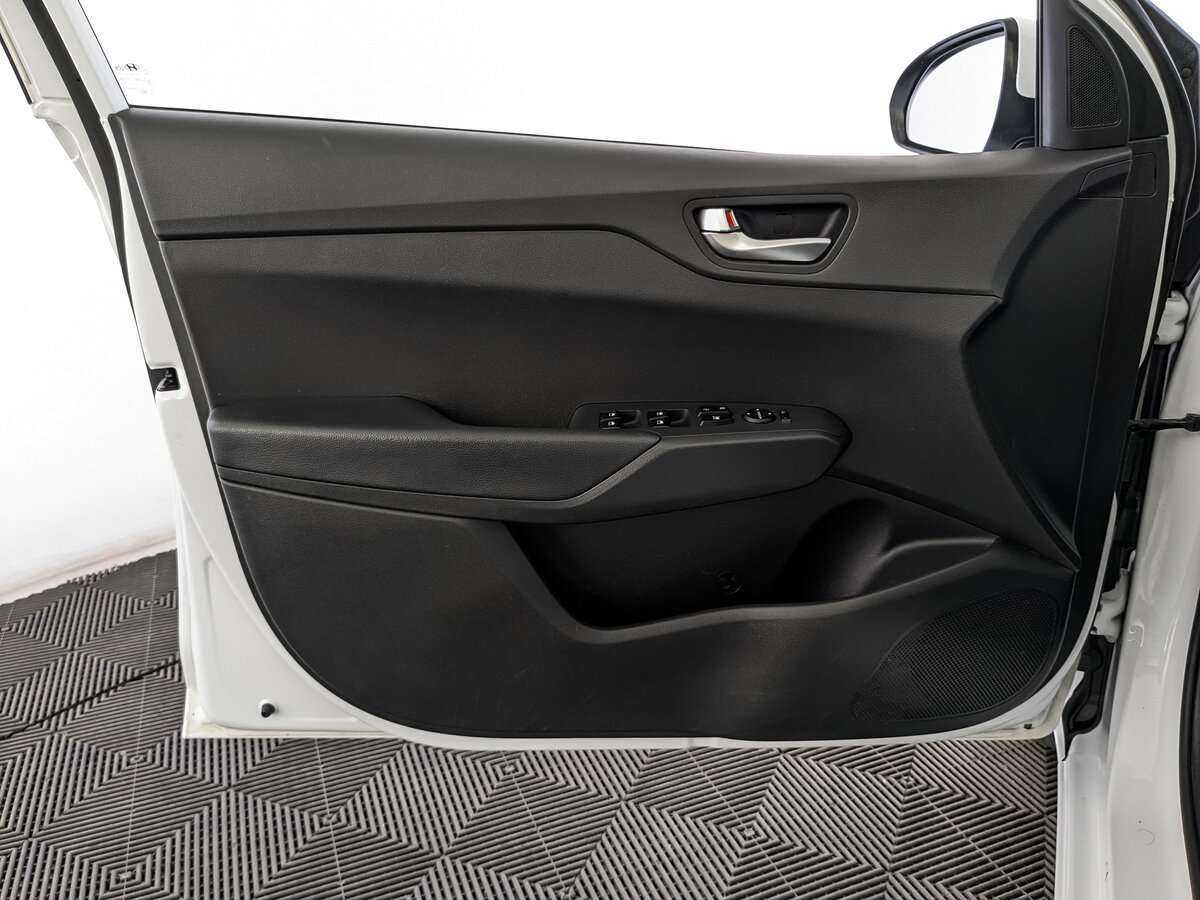 Hyundai Solaris с пробегом — 2020 год. Фото: #18