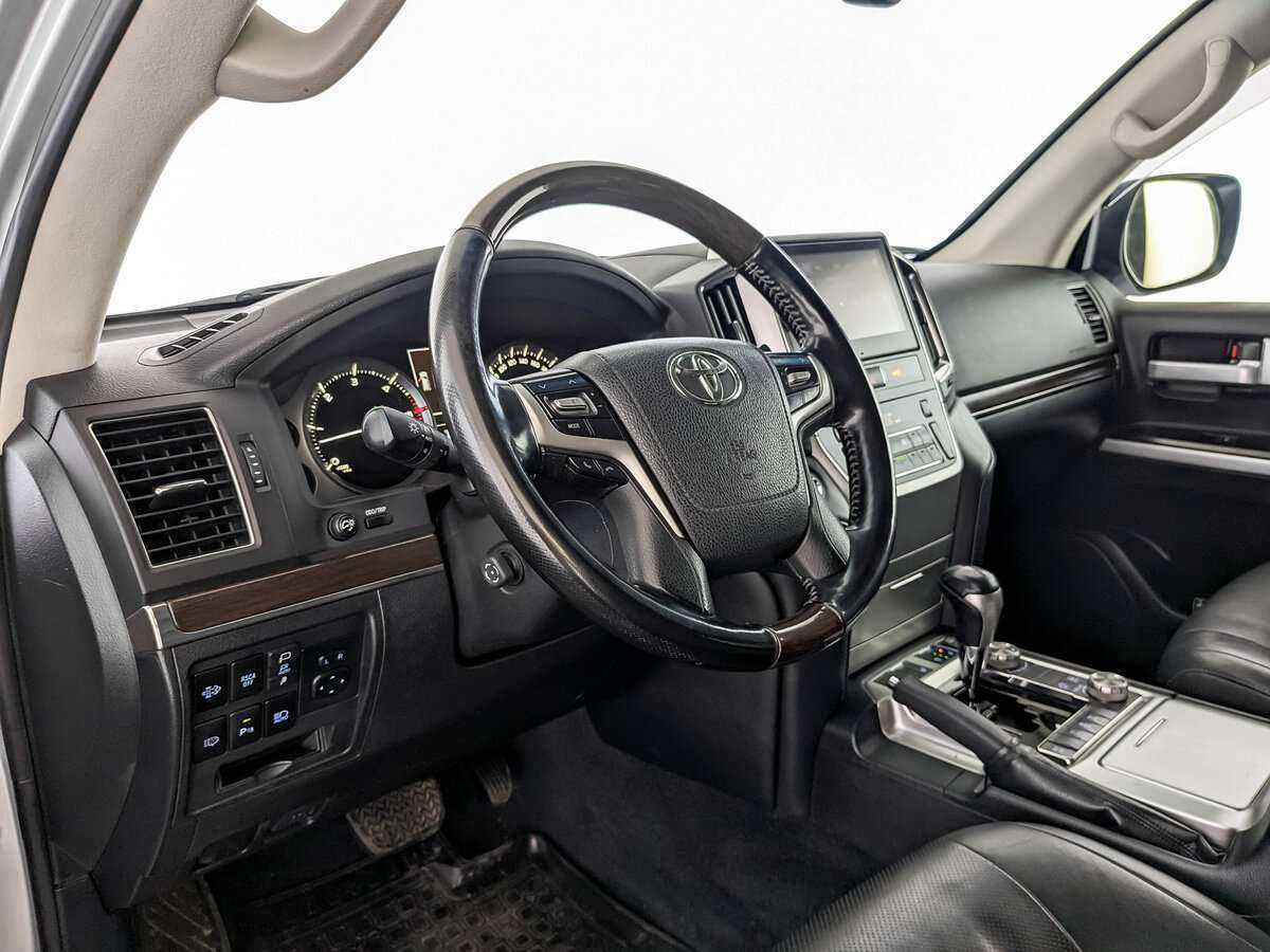 Toyota Land Cruiser с пробегом — 2018 год. Фото: #13