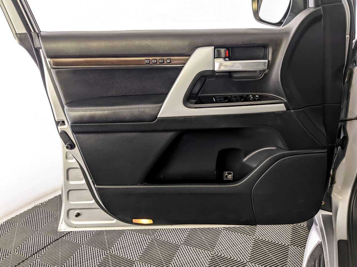 Toyota Land Cruiser с пробегом — 2018 год. Фото: #14