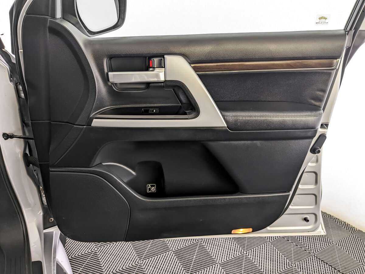 Toyota Land Cruiser с пробегом — 2018 год. Фото: #20