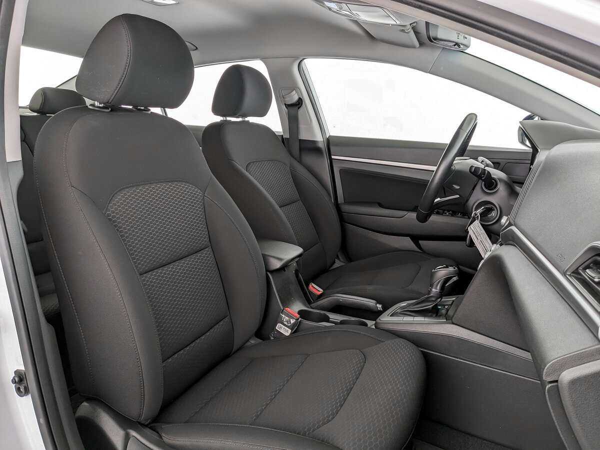 Hyundai Elantra с пробегом — 2020 год. Фото: #18