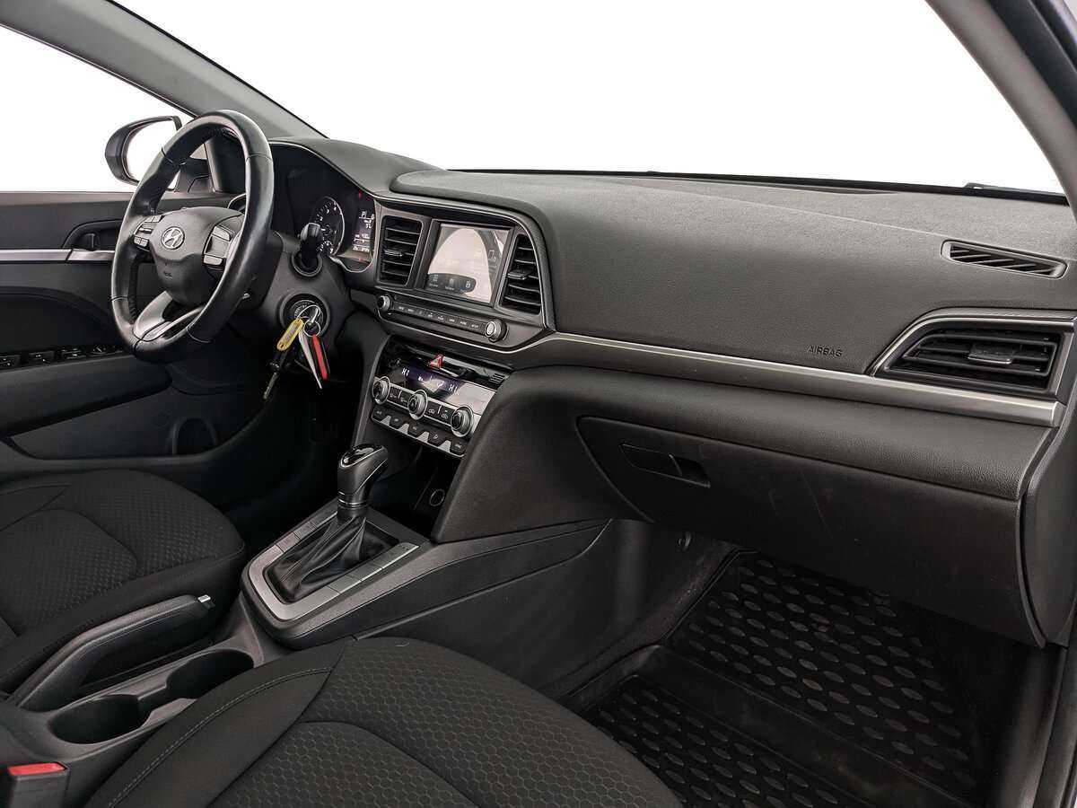 Hyundai Elantra с пробегом — 2020 год. Фото: #8