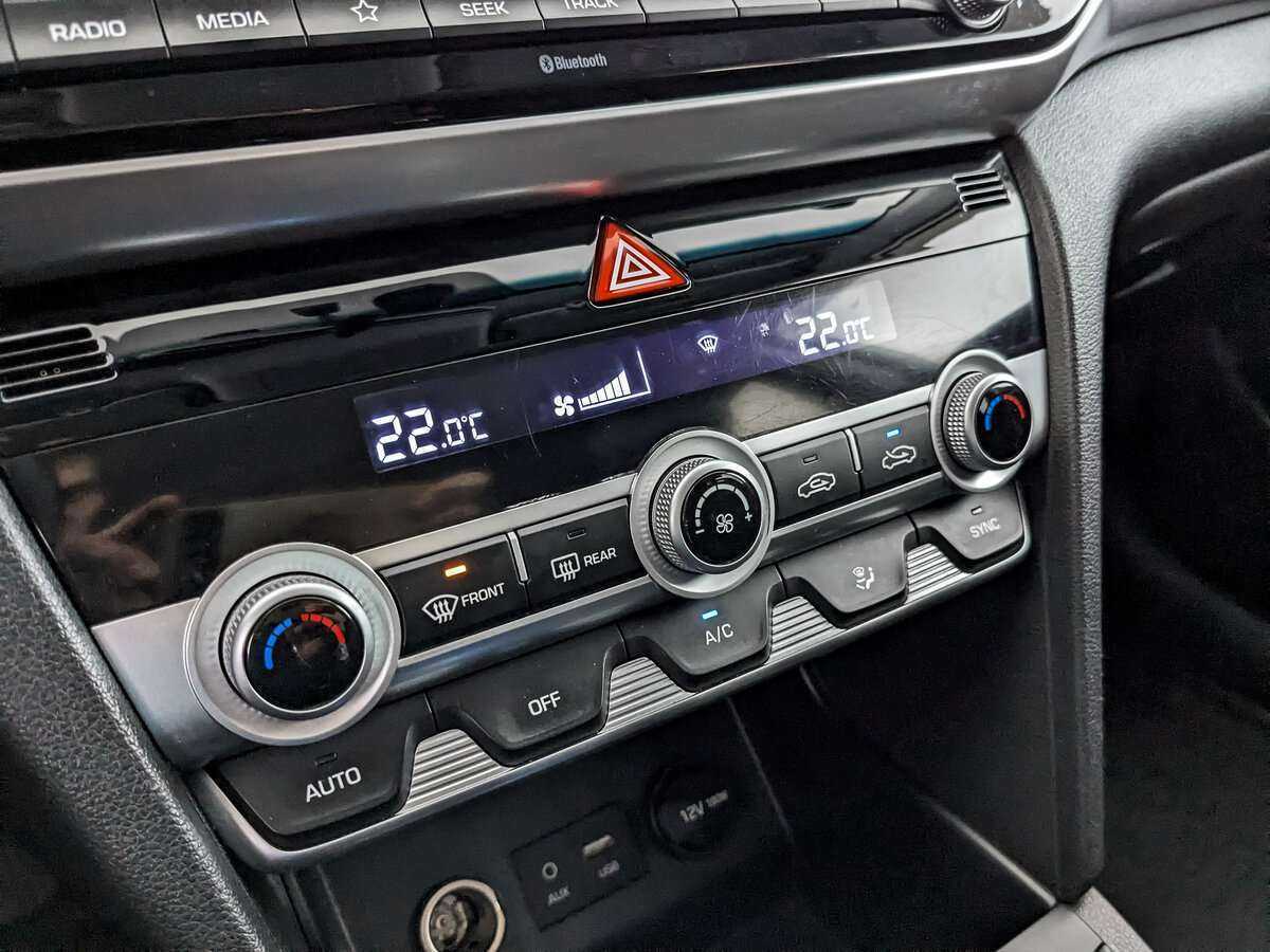 Hyundai Elantra с пробегом — 2020 год. Фото: #16